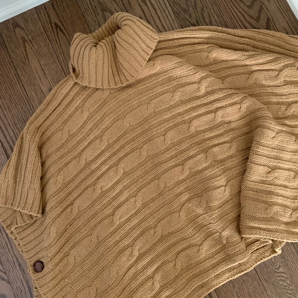Y2k Gap Knit Camel Poncho 🐪 - Picture 4 of 5